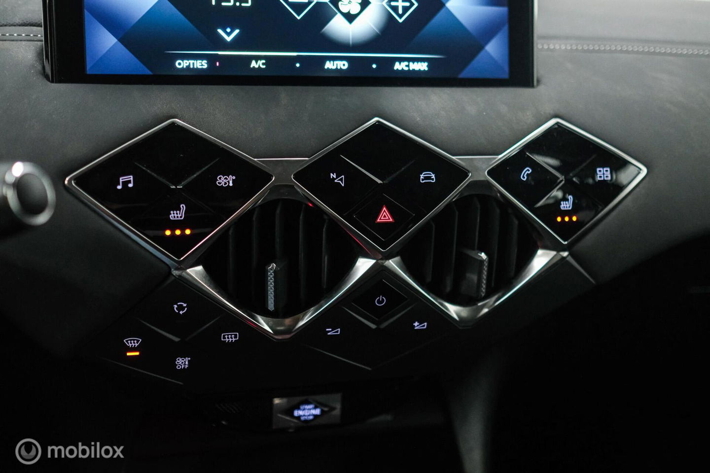 DS DS 3 Crossback 1.2 PureTech Louvre | Unieke uitvoering | Leder | Stoelverwarming | Cruise | Camera 360 | Rijklaarprijs |