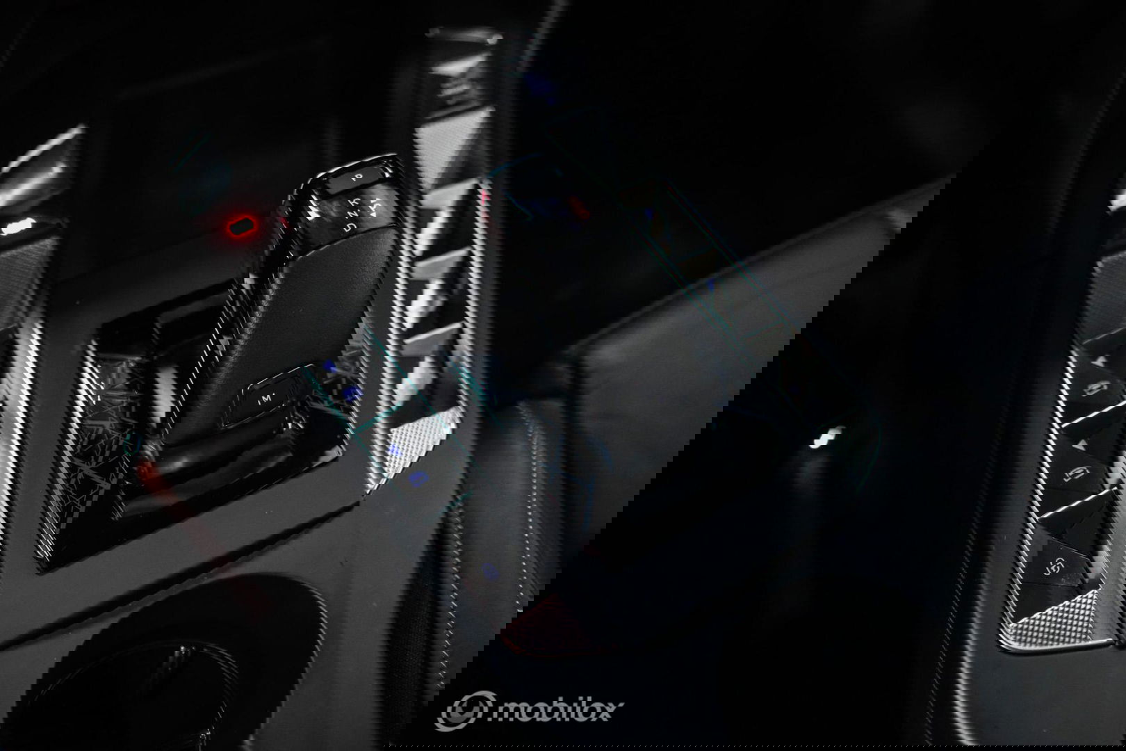 DS DS 3 Crossback 1.2 PureTech Louvre | Unieke uitvoering | Leder | Stoelverwarming | Cruise | Camera 360 | Rijklaarprijs |