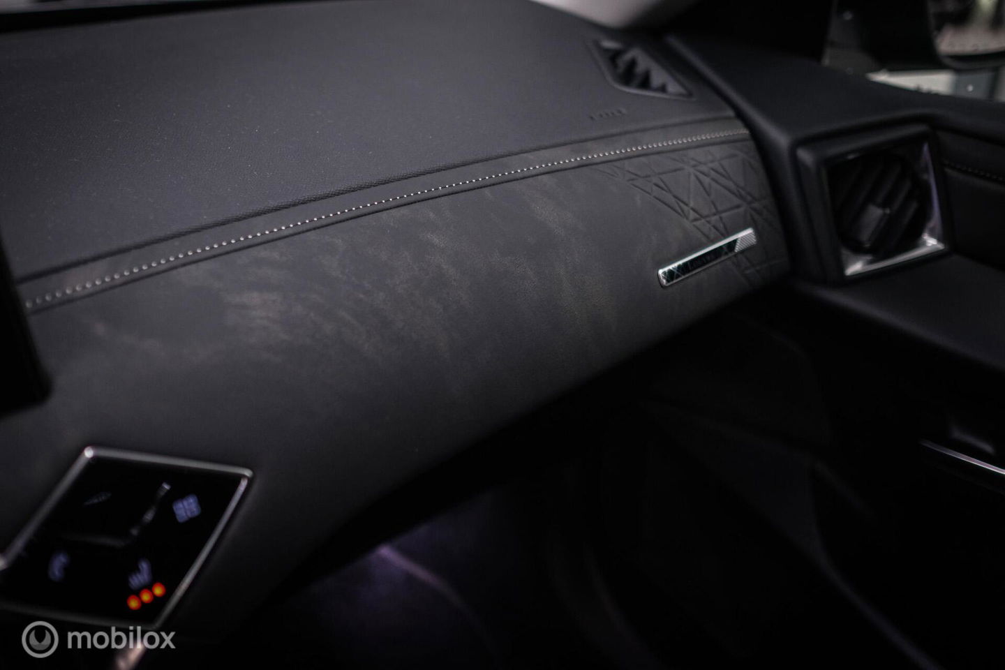 DS DS 3 Crossback 1.2 PureTech Louvre | Unieke uitvoering | Leder | Stoelverwarming | Cruise | Camera 360 | Rijklaarprijs |