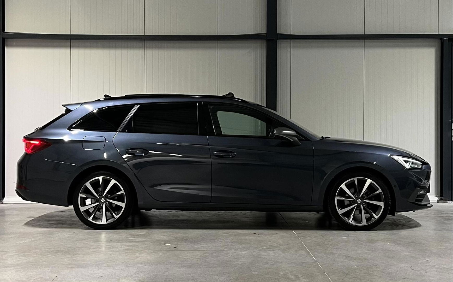 SEAT Leon Sportstourer 1.5 eTSI FR Pano Memory Trekhaak VOL!