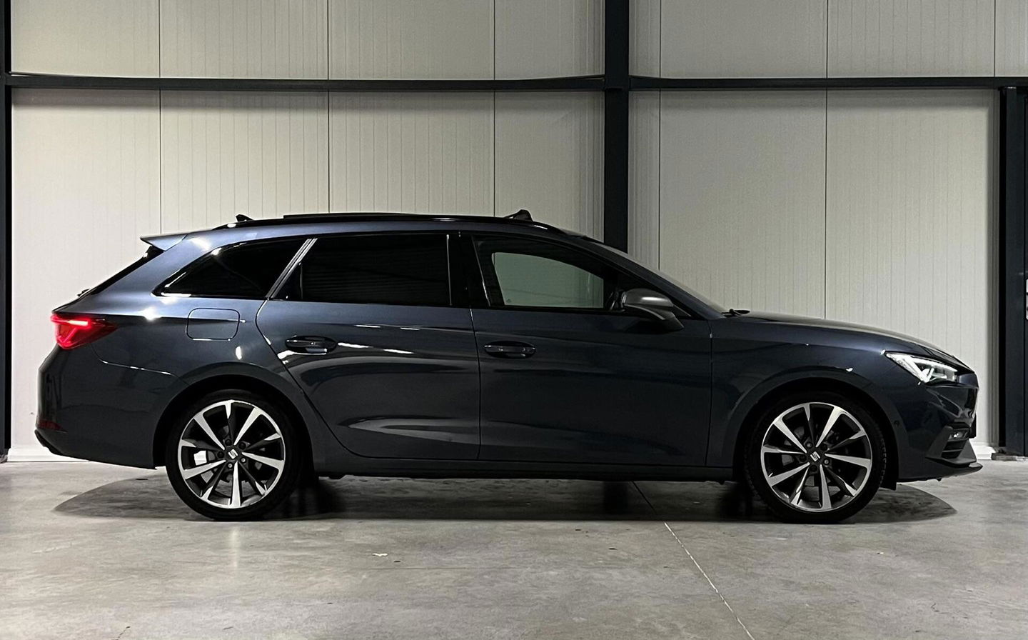 SEAT Leon Sportstourer 1.5 eTSI FR Pano Memory Trekhaak VOL!