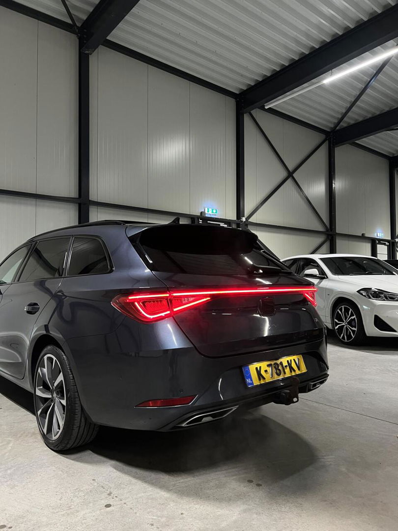 SEAT Leon Sportstourer 1.5 eTSI FR Pano Memory Trekhaak VOL!
