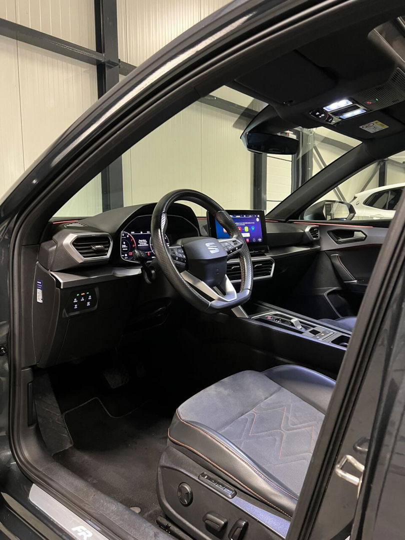 SEAT Leon Sportstourer 1.5 eTSI FR Pano Memory Trekhaak VOL!