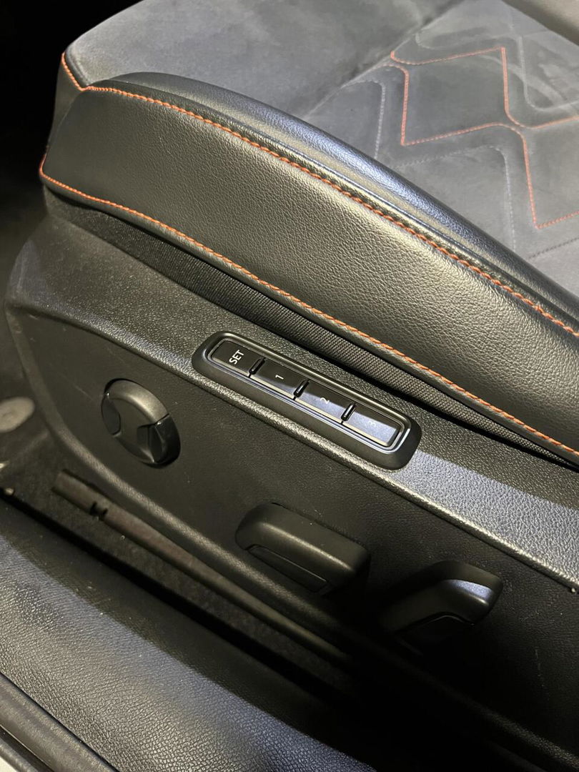 SEAT Leon Sportstourer 1.5 eTSI FR Pano Memory Trekhaak VOL!