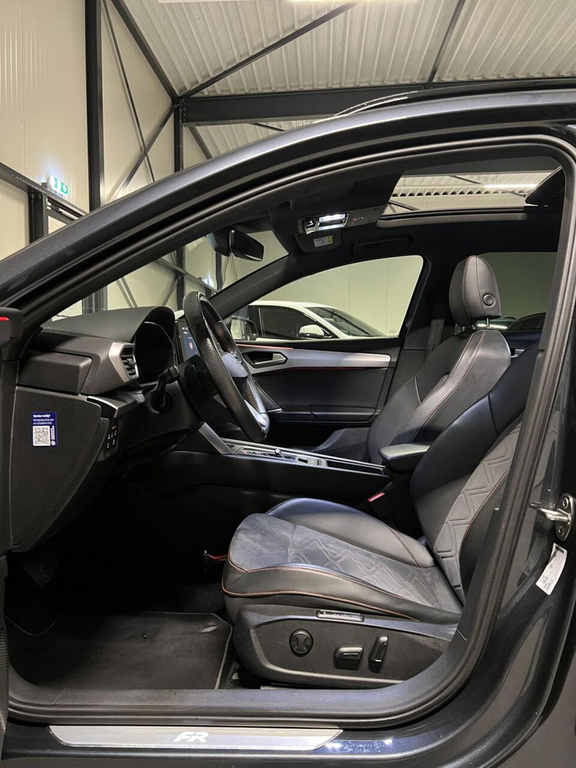 SEAT Leon Sportstourer 1.5 eTSI FR Pano Memory Trekhaak VOL!