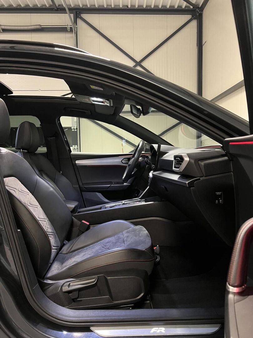 SEAT Leon Sportstourer 1.5 eTSI FR Pano Memory Trekhaak VOL!