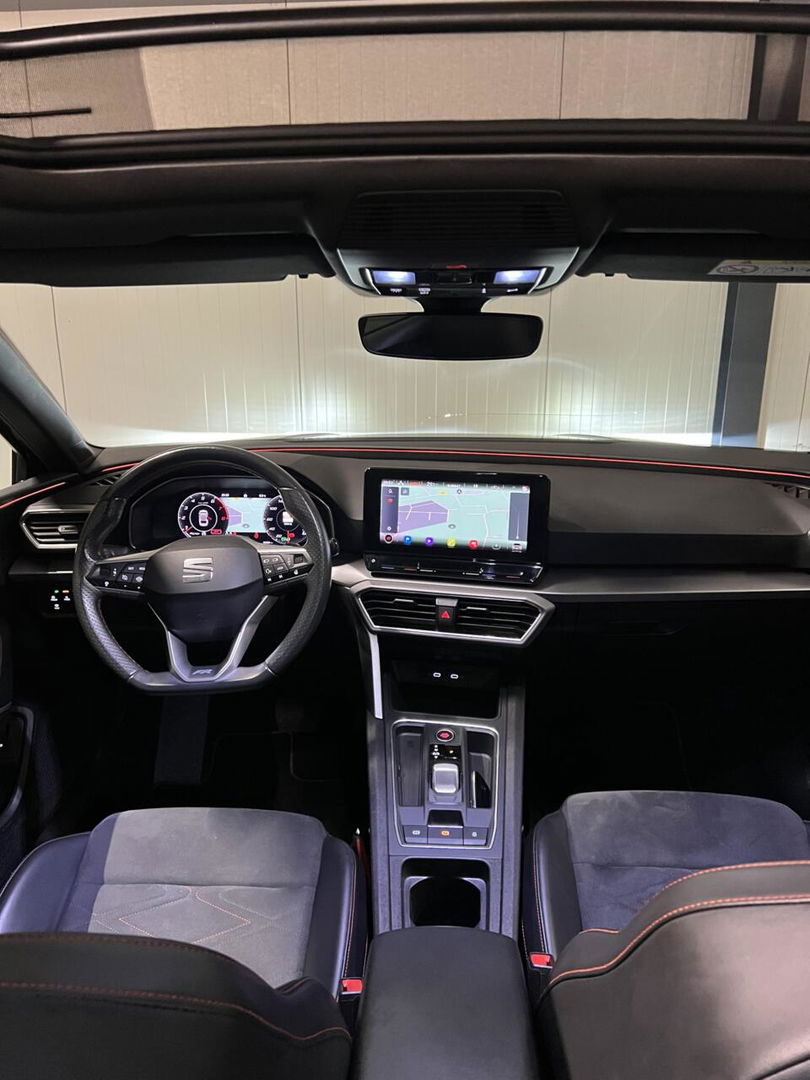 SEAT Leon Sportstourer 1.5 eTSI FR Pano Memory Trekhaak VOL!