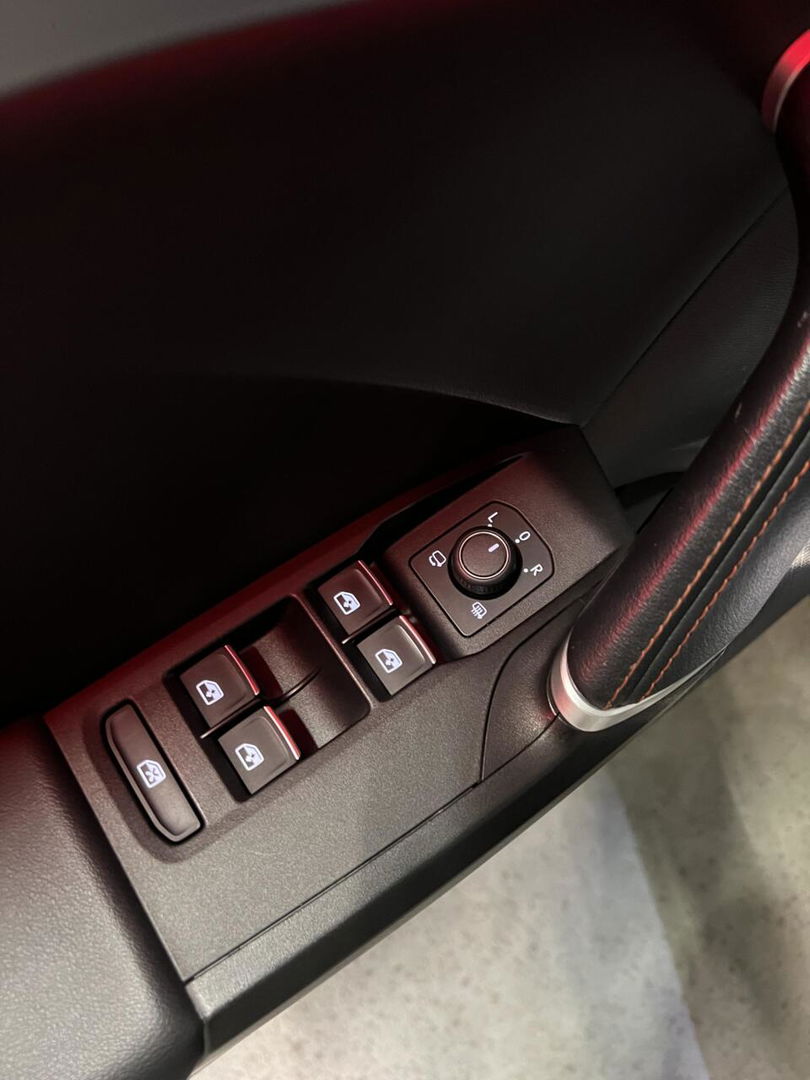 SEAT Leon Sportstourer 1.5 eTSI FR Pano Memory Trekhaak VOL!