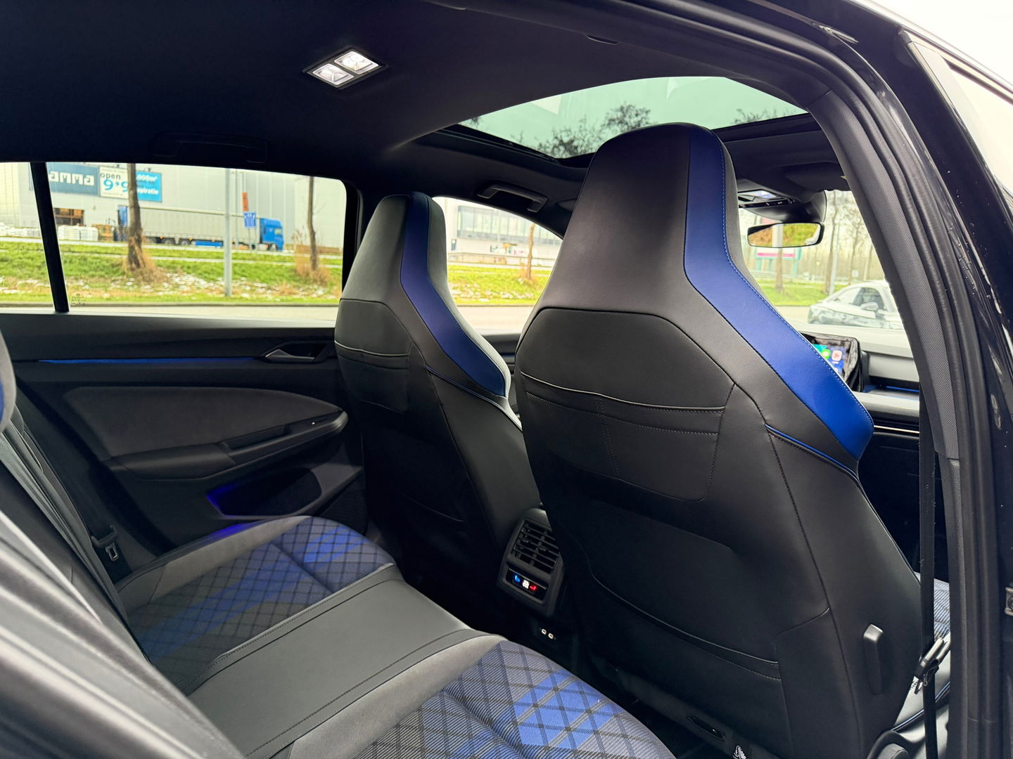 Volkswagen Golf 2.0 TSI R 4Motion 320PK|Pano|Carpay|Camera|ACC