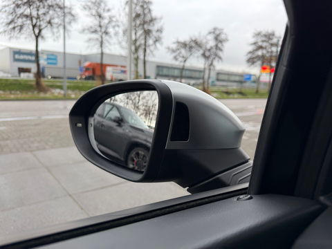 Volkswagen Golf 2.0 TSI R 4Motion 320PK|Pano|Carpay|Camera|ACC