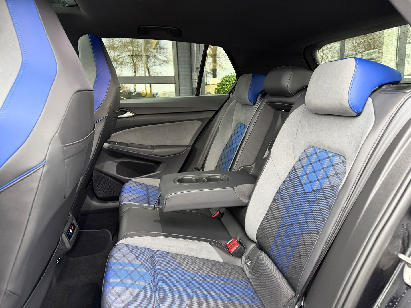 Volkswagen Golf 2.0 TSI R 4Motion 320PK|Pano|Carpay|Camera|ACC