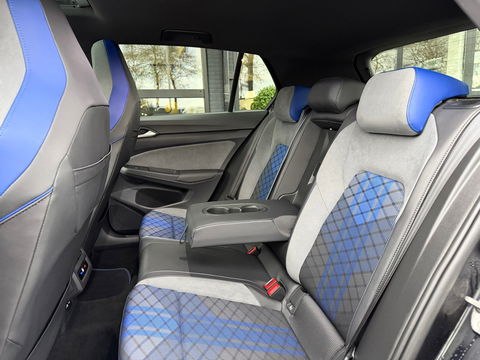 Volkswagen Golf 2.0 TSI R 4Motion 320PK|Pano|Carpay|Camera|ACC