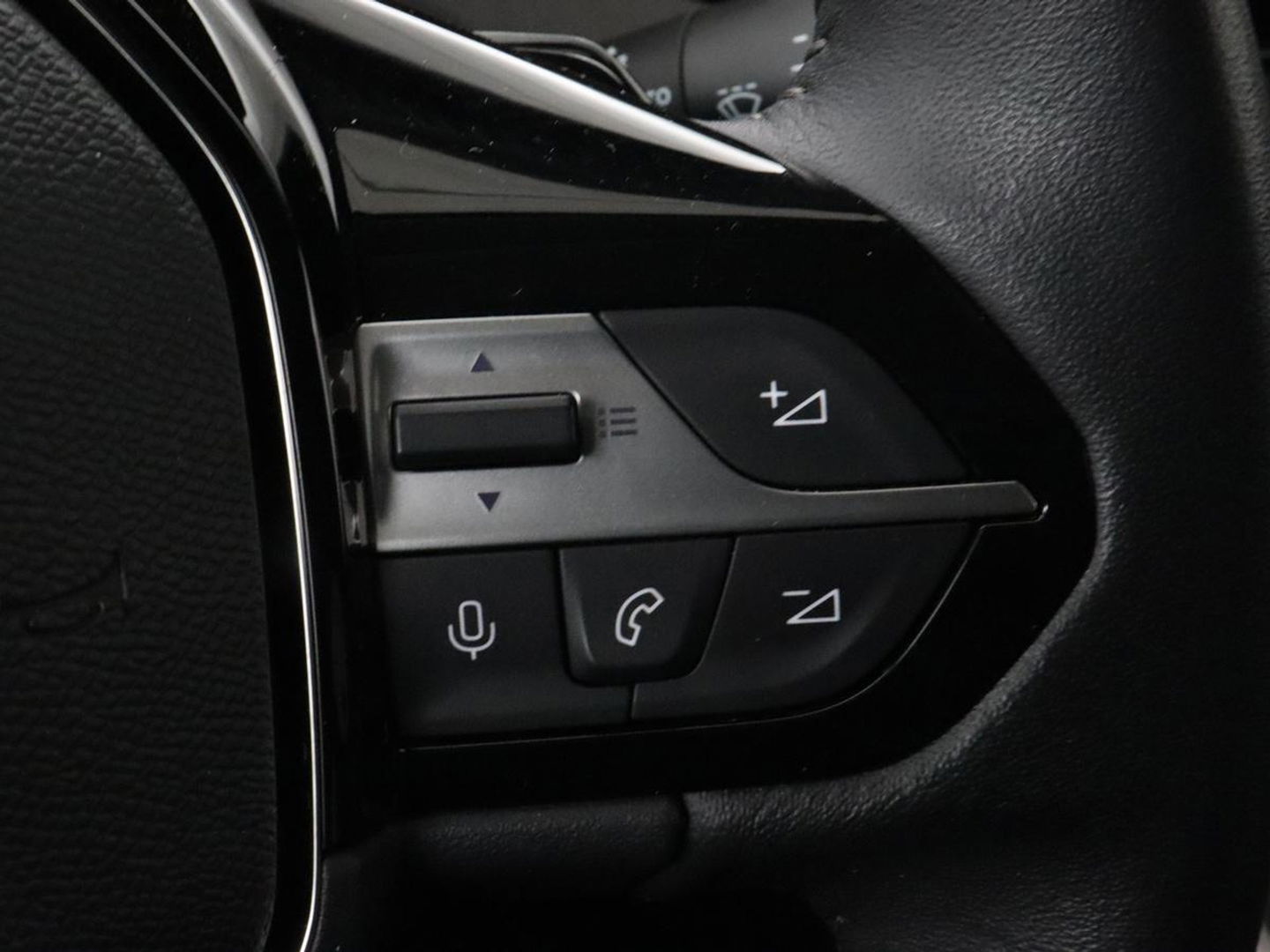 Peugeot 308 1.6 Plug-in Hybrid 180 Allure | Half leder | Camera | Carplay | Navigatie | Full LED | Cruise control | Climate control | Digital Cockpit | PHEV