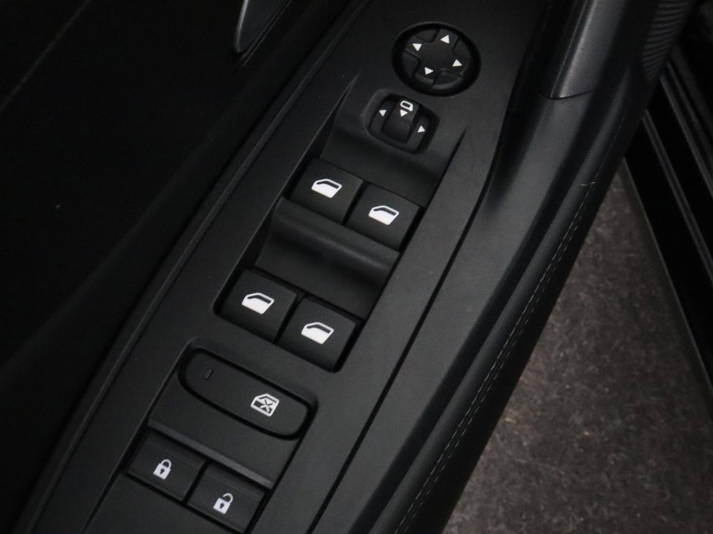 Peugeot 308 1.6 Plug-in Hybrid 180 Allure | Half leder | Camera | Carplay | Navigatie | Full LED | Cruise control | Climate control | Digital Cockpit | PHEV