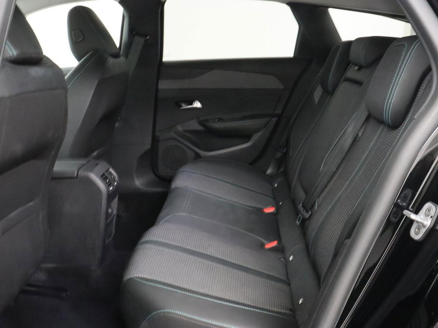 Peugeot 308 1.6 Plug-in Hybrid 180 Allure | Half leder | Camera | Carplay | Navigatie | Full LED | Cruise control | Climate control | Digital Cockpit | PHEV