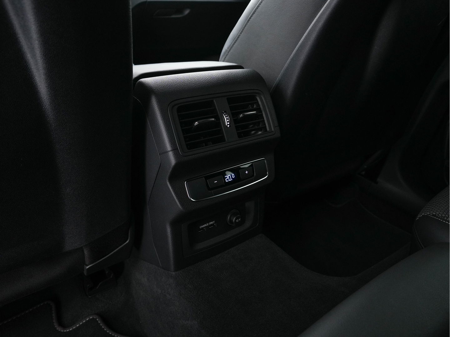 Audi Q5 50 TFSIe S-Line Edition Quattro (Plug-In) (INCL-BTW) *FULL-LED | DIGI-COCKPIT | LEATHER-FABRIC | BANG&OLUFSEN | HEATED-SPORTSEATS | DAB+ | KEYLESS | NAVI-FULLMAP | ECC | PDC | CRUISE | PRIVACYGLASS | SHIFTPADDLES |  AMBIENTLIGHT | 20