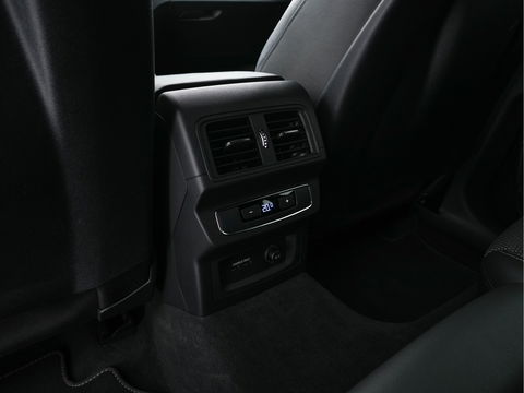 Audi Q5 50 TFSIe S-Line Edition Quattro (Plug-In) (INCL-BTW) *FULL-LED | DIGI-COCKPIT | LEATHER-FABRIC | BANG&OLUFSEN | HEATED-SPORTSEATS | DAB+ | KEYLESS | NAVI-FULLMAP | ECC | PDC | CRUISE | PRIVACYGLASS | SHIFTPADDLES |  AMBIENTLIGHT | 20