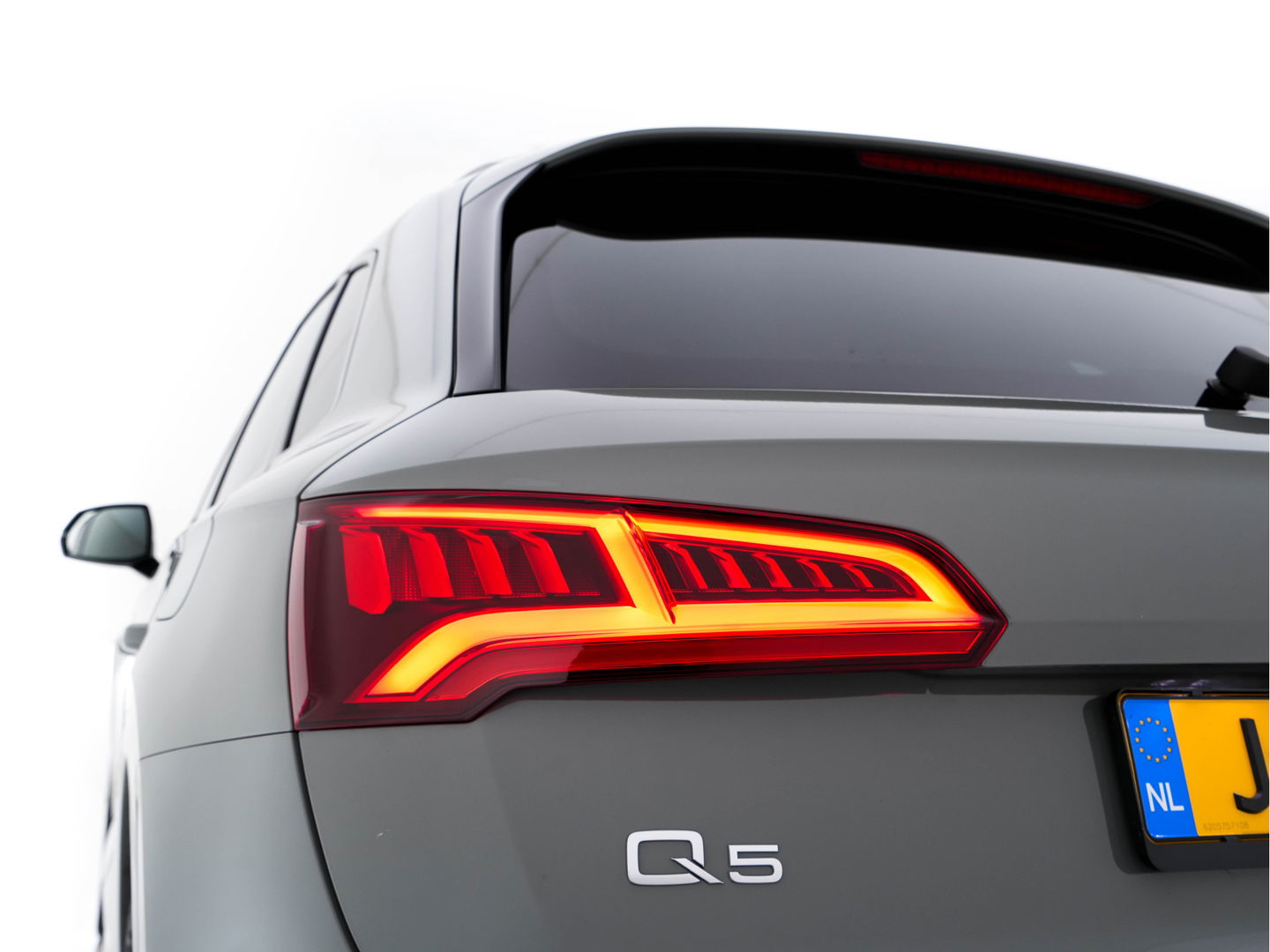 Audi Q5 50 TFSIe S-Line Edition Quattro (Plug-In) (INCL-BTW) *FULL-LED | DIGI-COCKPIT | LEATHER-FABRIC | BANG&OLUFSEN | HEATED-SPORTSEATS | DAB+ | KEYLESS | NAVI-FULLMAP | ECC | PDC | CRUISE | PRIVACYGLASS | SHIFTPADDLES |  AMBIENTLIGHT | 20