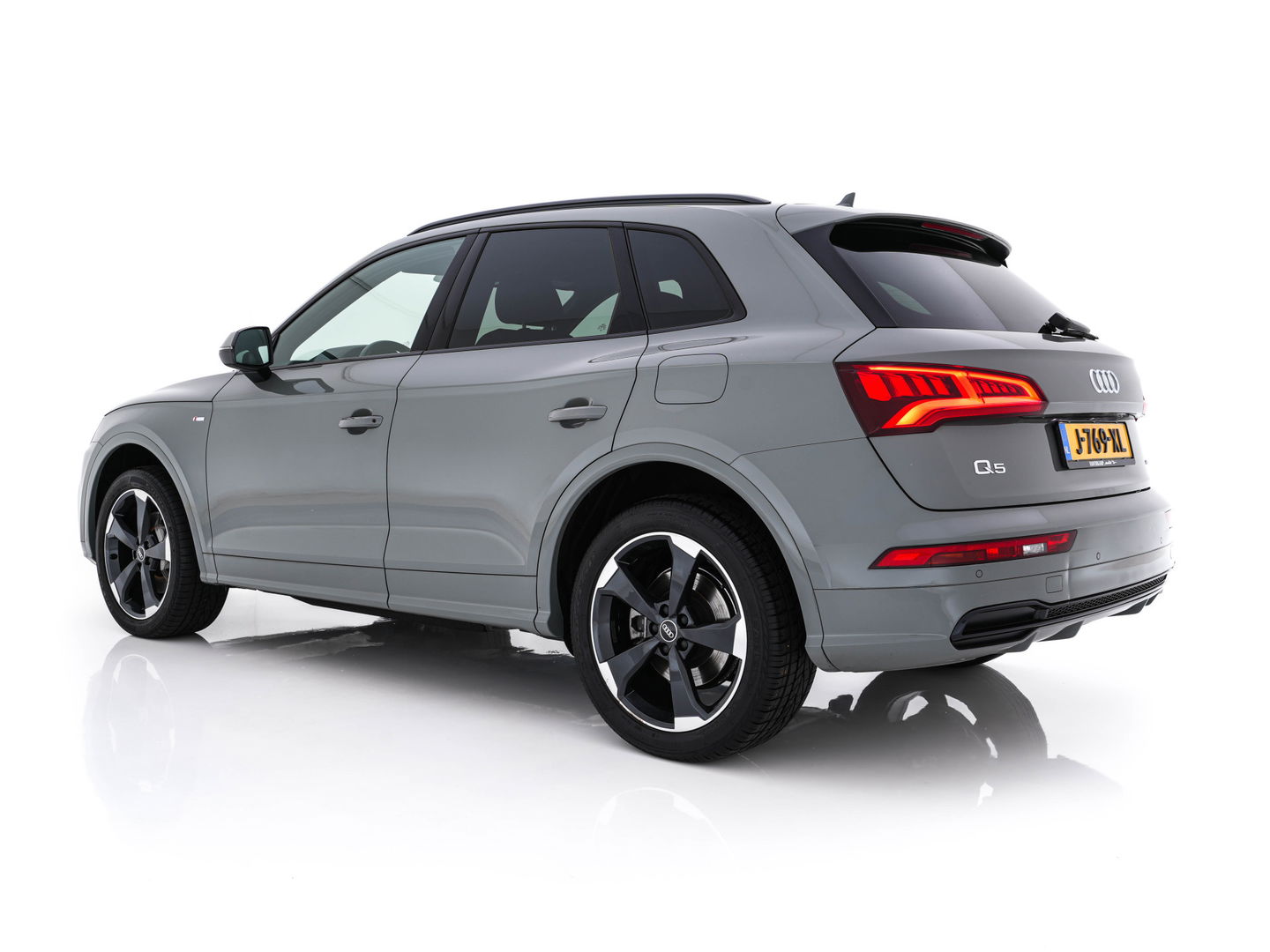 Audi Q5 50 TFSIe S-Line Edition Quattro (Plug-In) (INCL-BTW) *FULL-LED | DIGI-COCKPIT | LEATHER-FABRIC | BANG&OLUFSEN | HEATED-SPORTSEATS | DAB+ | KEYLESS | NAVI-FULLMAP | ECC | PDC | CRUISE | PRIVACYGLASS | SHIFTPADDLES |  AMBIENTLIGHT | 20