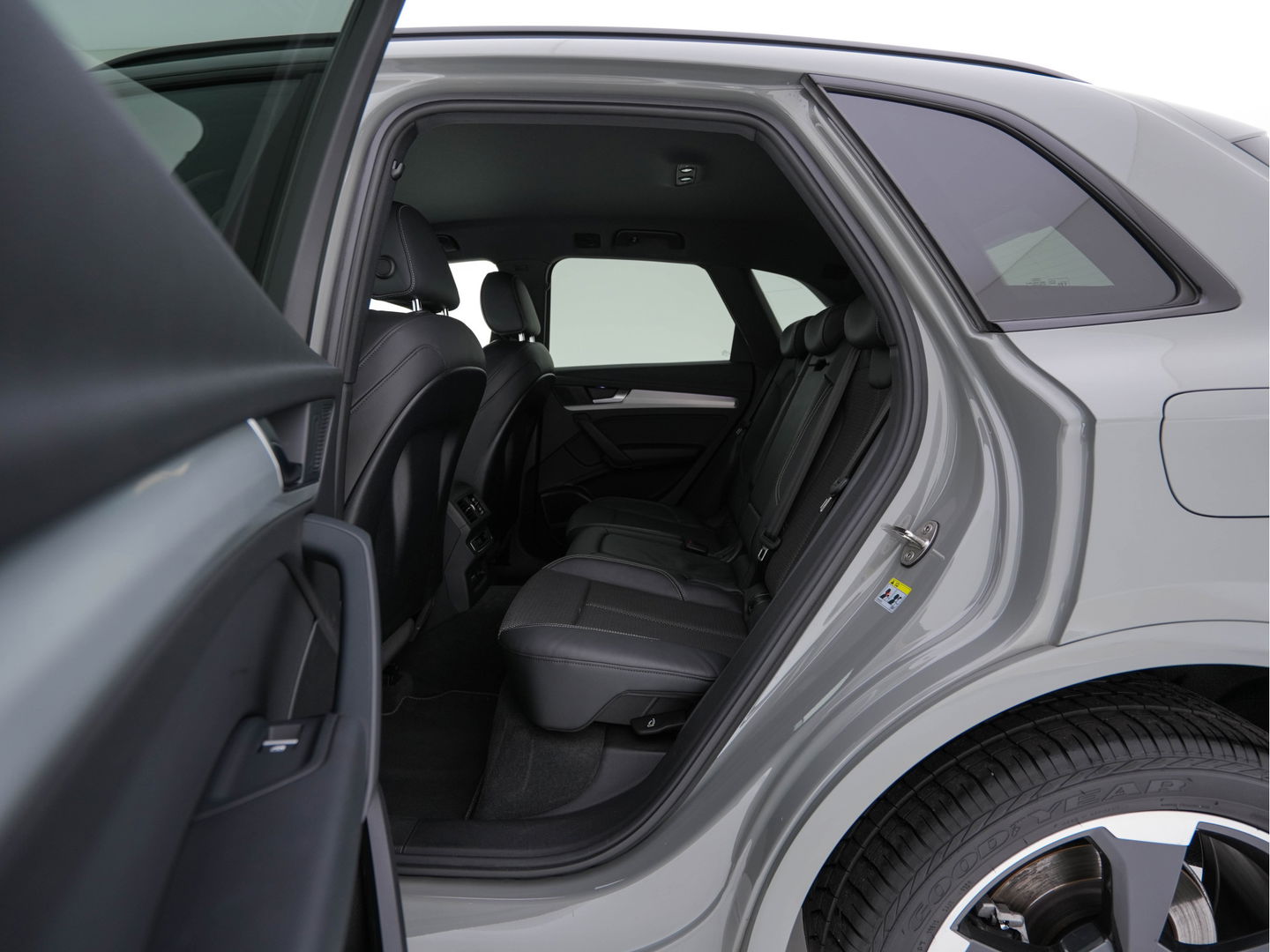 Audi Q5 50 TFSIe S-Line Edition Quattro (Plug-In) (INCL-BTW) *FULL-LED | DIGI-COCKPIT | LEATHER-FABRIC | BANG&OLUFSEN | HEATED-SPORTSEATS | DAB+ | KEYLESS | NAVI-FULLMAP | ECC | PDC | CRUISE | PRIVACYGLASS | SHIFTPADDLES |  AMBIENTLIGHT | 20