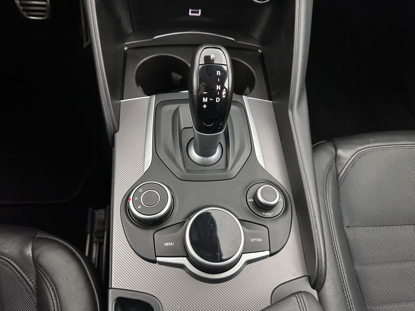 Alfa Romeo Giulia 2.2 Super Aut. *LEATHER-FABRIC | XENON | MEMORY-PACK | NAVI-FULLMAP | CAMERA | HEATED-COMFORT-SEATS | KEYLESS | PRIVACY-GLASS | SHIFT-PADDLES | ECC | PDC | CRUISE | 17''ALU*