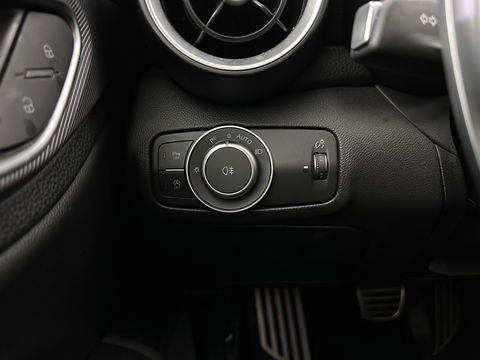 Alfa Romeo Giulia 2.2 Super Aut. *LEATHER-FABRIC | XENON | MEMORY-PACK | NAVI-FULLMAP | CAMERA | HEATED-COMFORT-SEATS | KEYLESS | PRIVACY-GLASS | SHIFT-PADDLES | ECC | PDC | CRUISE | 17''ALU*