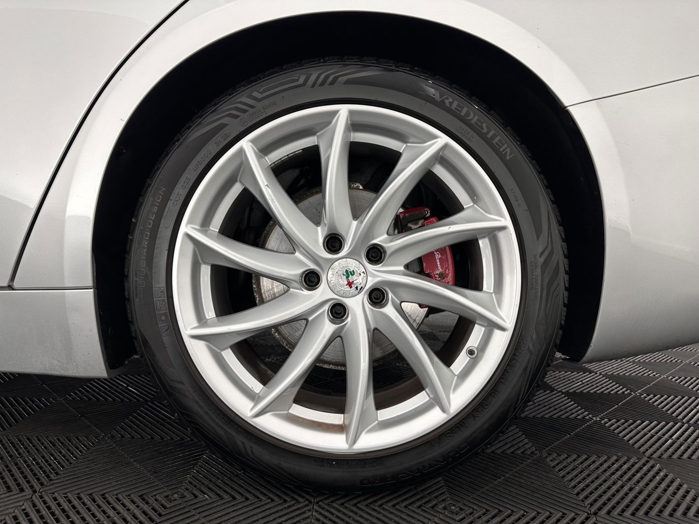 Alfa Romeo Giulia 2.2 Super Aut. *LEATHER-FABRIC | XENON | MEMORY-PACK | NAVI-FULLMAP | CAMERA | HEATED-COMFORT-SEATS | KEYLESS | PRIVACY-GLASS | SHIFT-PADDLES | ECC | PDC | CRUISE | 17''ALU*