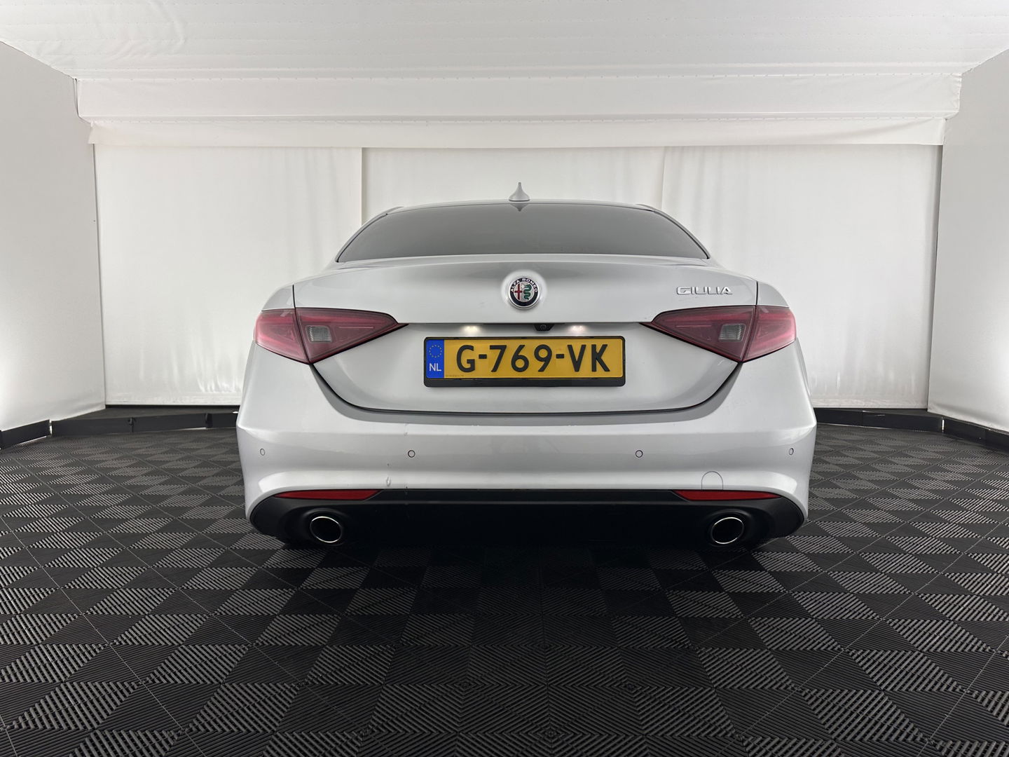 Alfa Romeo Giulia 2.2 Super Aut. *LEATHER-FABRIC | XENON | MEMORY-PACK | NAVI-FULLMAP | CAMERA | HEATED-COMFORT-SEATS | KEYLESS | PRIVACY-GLASS | SHIFT-PADDLES | ECC | PDC | CRUISE | 17''ALU*