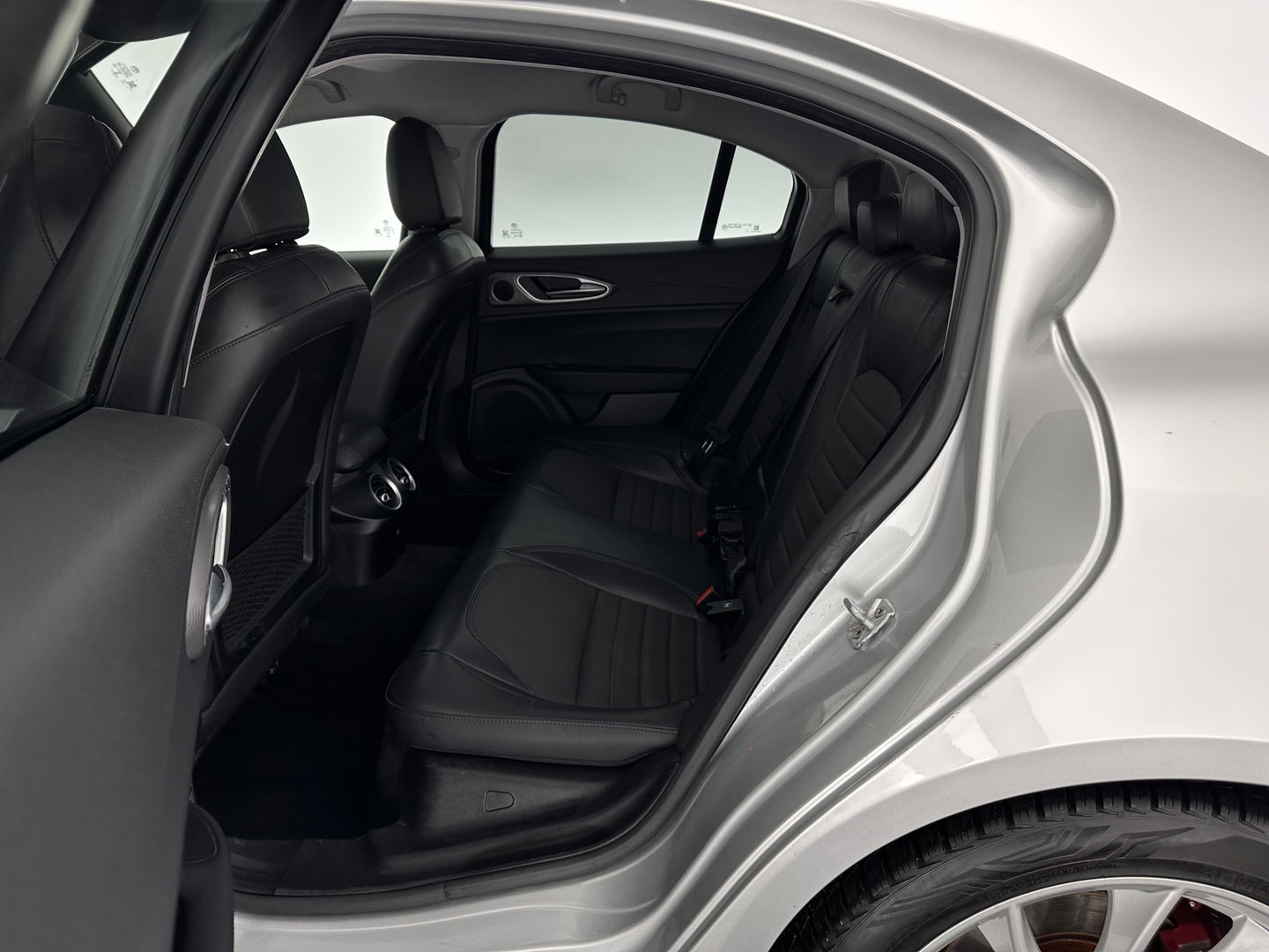 Alfa Romeo Giulia 2.2 Super Aut. *LEATHER-FABRIC | XENON | MEMORY-PACK | NAVI-FULLMAP | CAMERA | HEATED-COMFORT-SEATS | KEYLESS | PRIVACY-GLASS | SHIFT-PADDLES | ECC | PDC | CRUISE | 17''ALU*