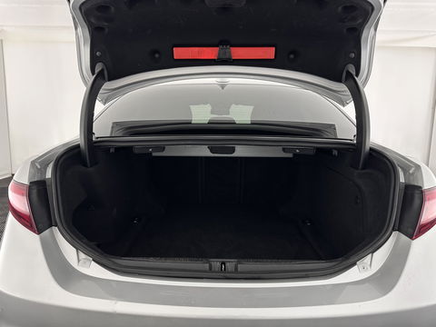 Alfa Romeo Giulia 2.2 Super Aut. *LEATHER-FABRIC | XENON | MEMORY-PACK | NAVI-FULLMAP | CAMERA | HEATED-COMFORT-SEATS | KEYLESS | PRIVACY-GLASS | SHIFT-PADDLES | ECC | PDC | CRUISE | 17''ALU*