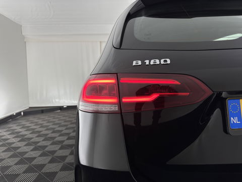 Mercedes-Benz B-Klasse 180 AMG-Line Business Solution (INCL-BTW) *LEATHER-MICROFIBRE | WIDESCREEN-COCKPIT | FULL-LED | BLINDSPOT | CAMERA | NAVI-FULLMAP | DAB+ | ECC | SHIFTPADDLES | CRUISE | HEATED-SPORTSEATS | TOWBAR | 18''ALU*