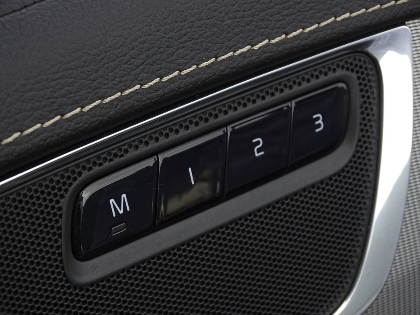 Volvo XC90 T8 390PK / AWD / R-Design / 7-zitter / LED