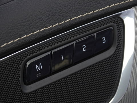 Volvo XC90 T8 390PK / AWD / R-Design / 7-zitter / LED