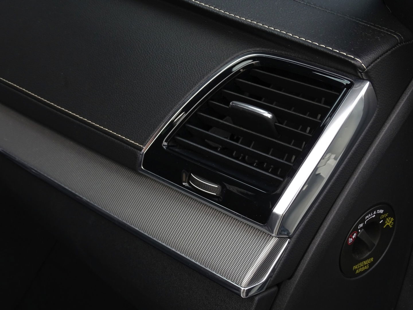 Volvo XC90 T8 390PK / AWD / R-Design / 7-zitter / LED