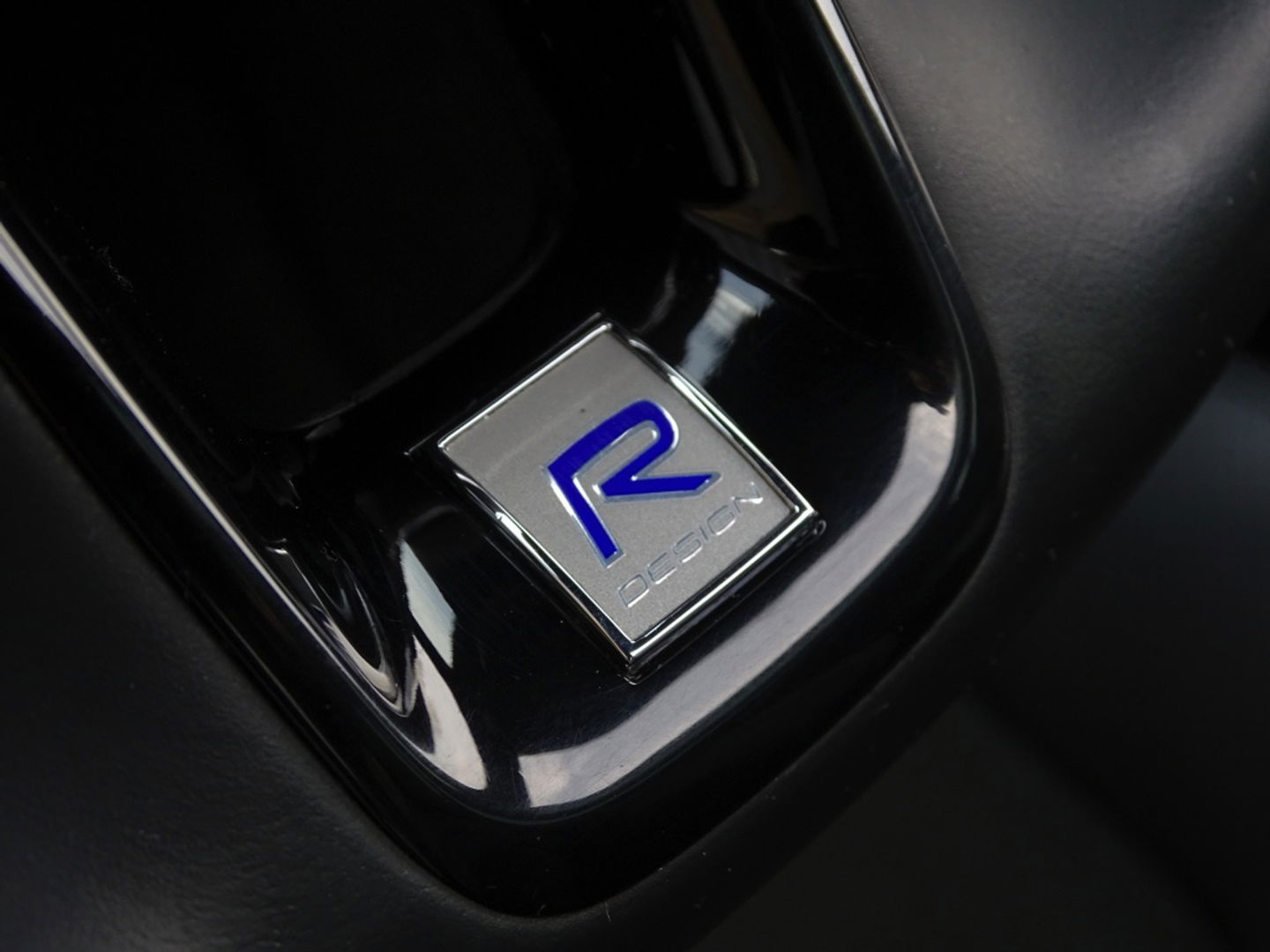 Volvo XC90 T8 390PK / AWD / R-Design / 7-zitter / LED