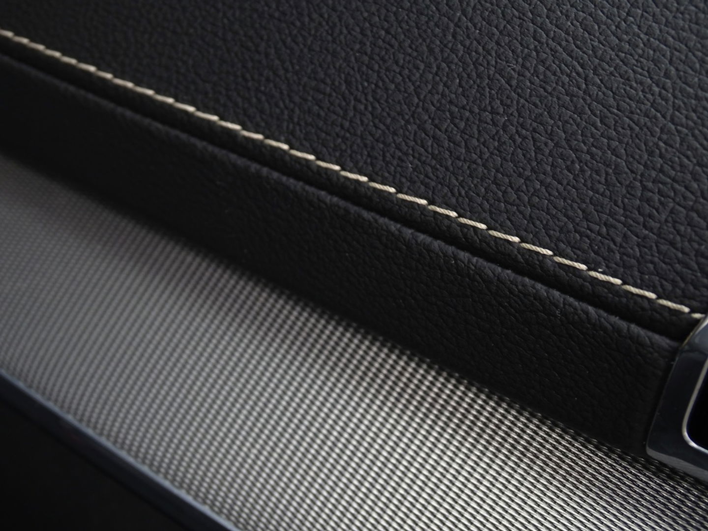 Volvo XC90 T8 390PK / AWD / R-Design / 7-zitter / LED