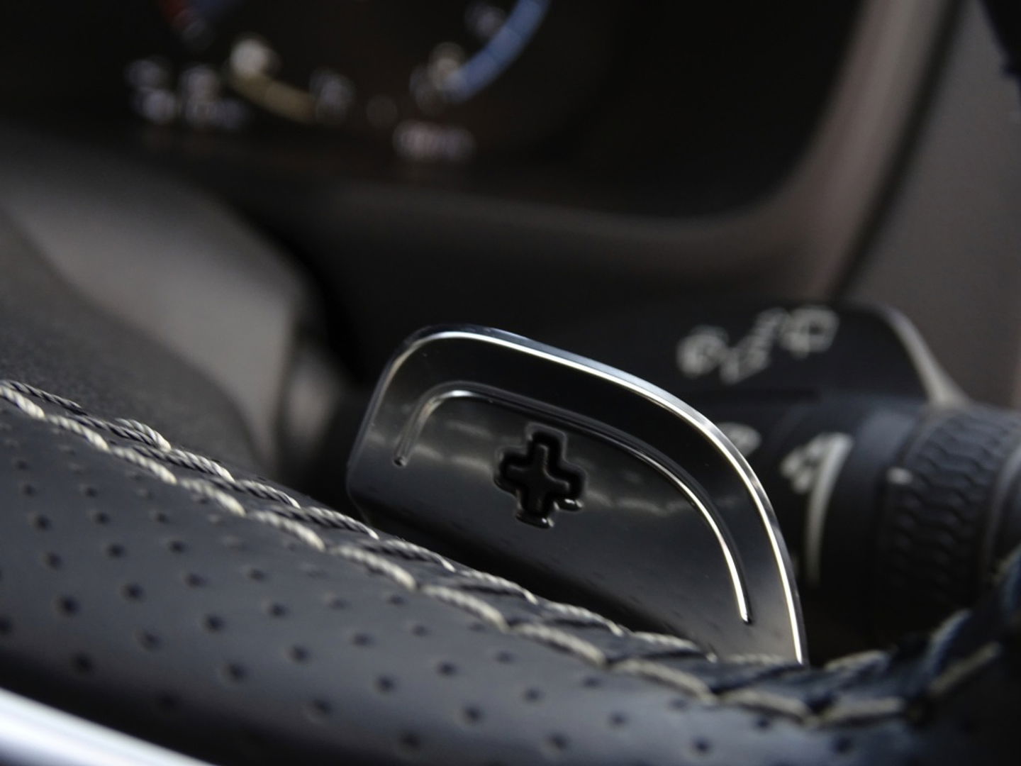 Volvo XC90 T8 390PK / AWD / R-Design / 7-zitter / LED