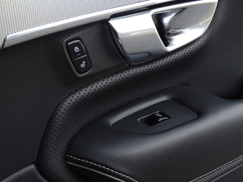 Volvo XC90 T8 390PK / AWD / R-Design / 7-zitter / LED