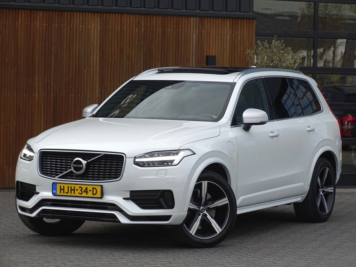 Volvo XC90 T8 390PK / AWD / R-Design / 7-zitter / LED