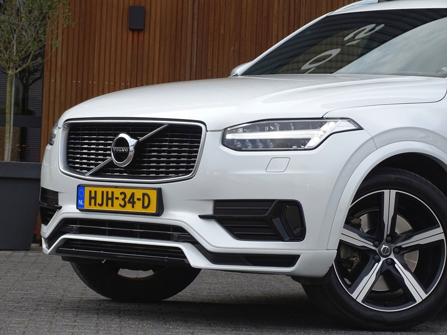 Volvo XC90 T8 390PK / AWD / R-Design / 7-zitter / LED