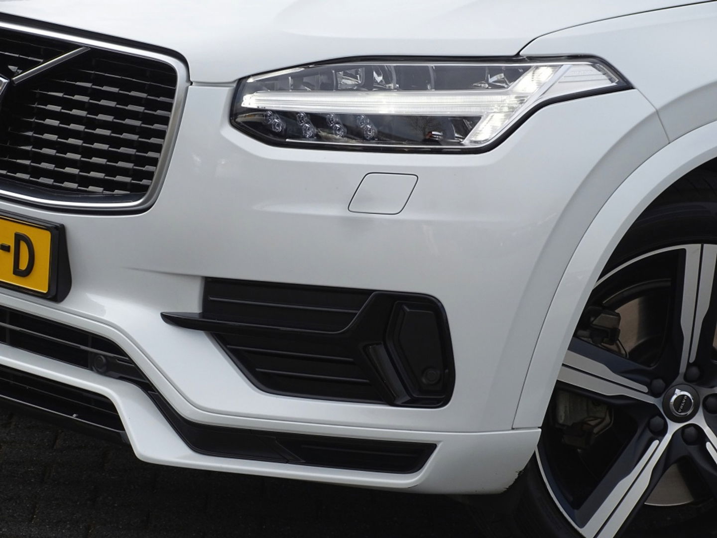 Volvo XC90 T8 390PK / AWD / R-Design / 7-zitter / LED