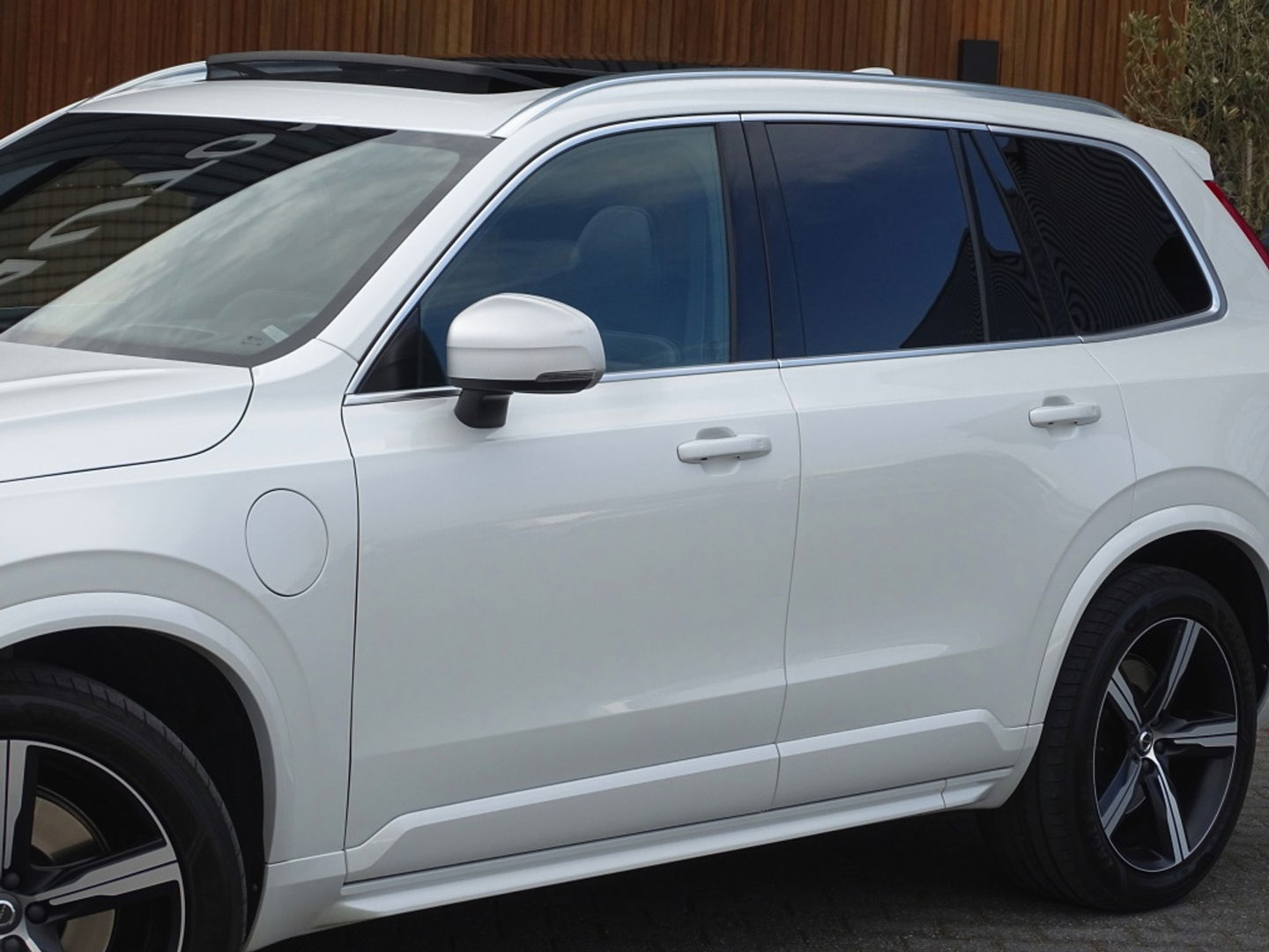 Volvo XC90 T8 390PK / AWD / R-Design / 7-zitter / LED