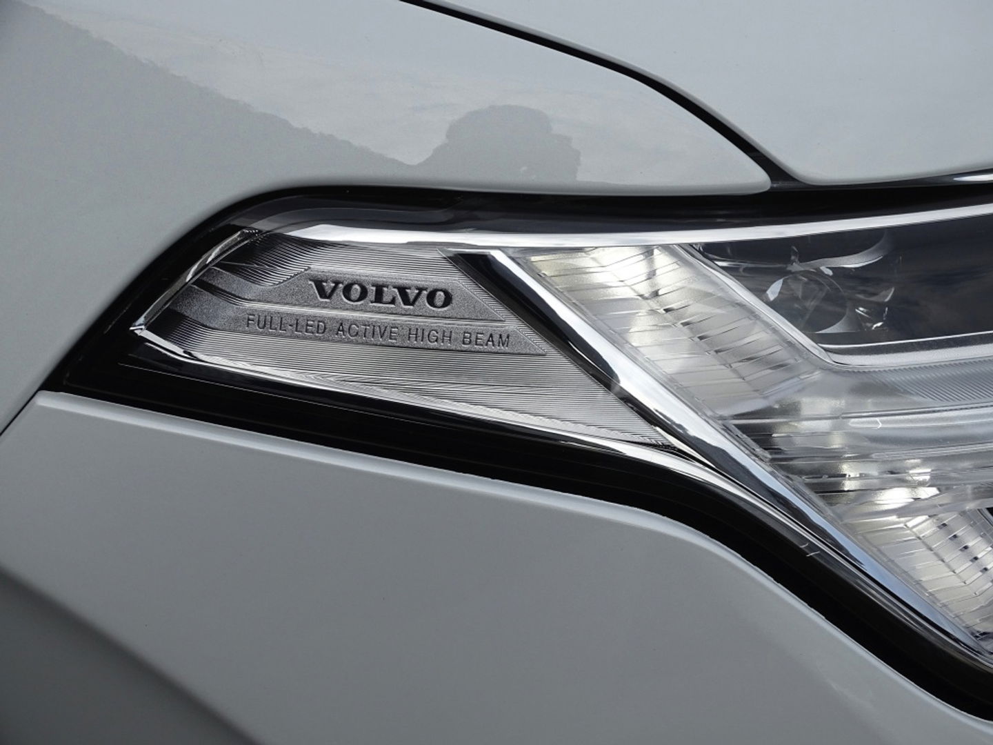 Volvo XC90 T8 390PK / AWD / R-Design / 7-zitter / LED