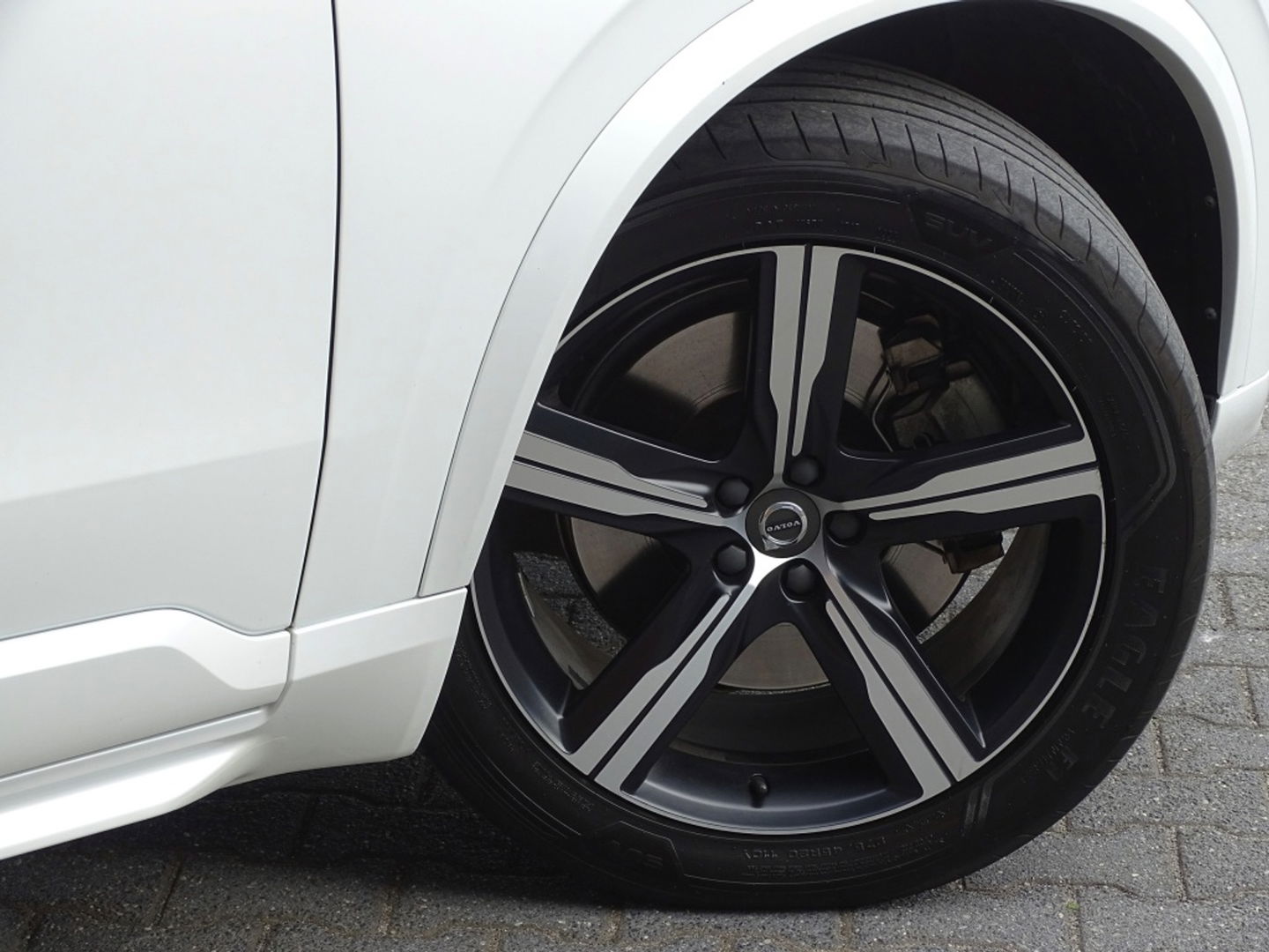 Volvo XC90 T8 390PK / AWD / R-Design / 7-zitter / LED