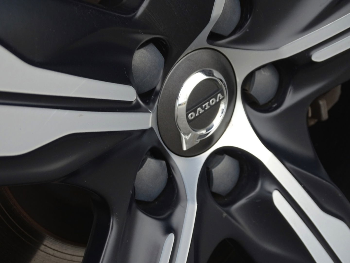 Volvo XC90 T8 390PK / AWD / R-Design / 7-zitter / LED