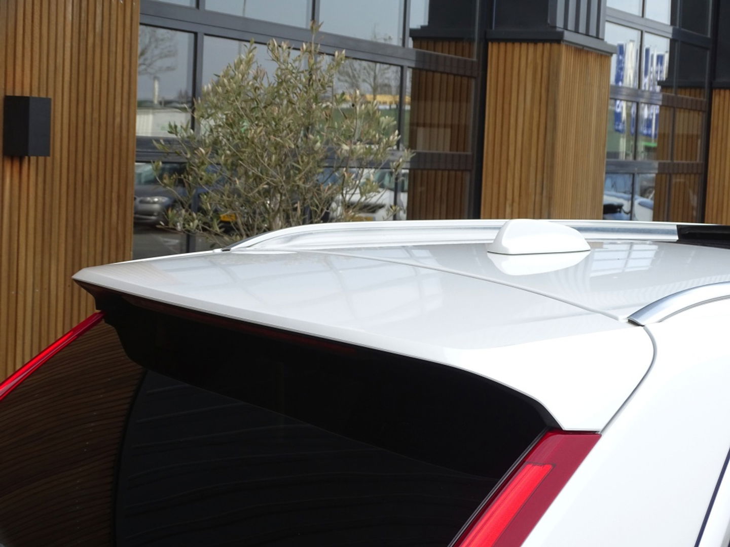 Volvo XC90 T8 390PK / AWD / R-Design / 7-zitter / LED