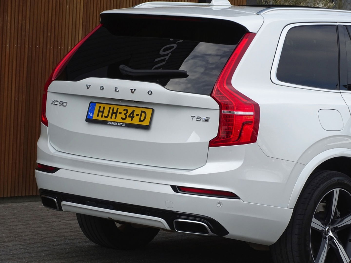 Volvo XC90 T8 390PK / AWD / R-Design / 7-zitter / LED
