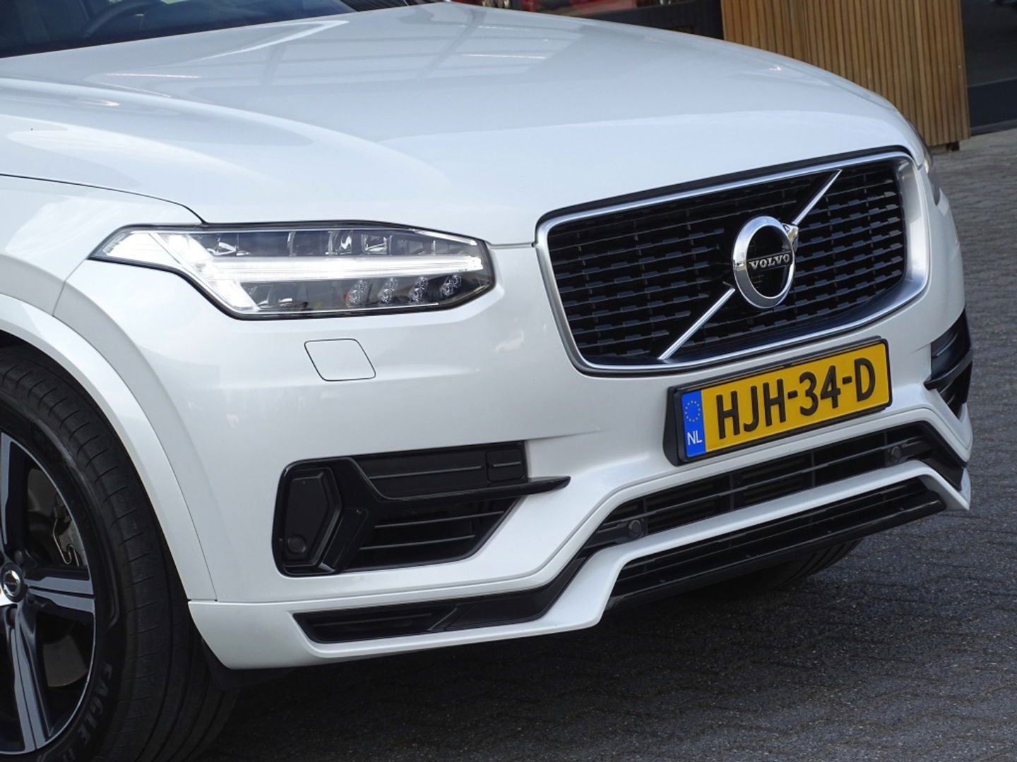 Volvo XC90 T8 390PK / AWD / R-Design / 7-zitter / LED
