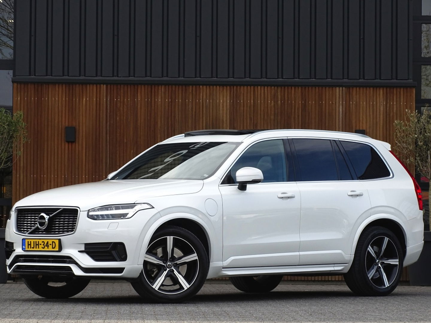 Volvo XC90 T8 390PK / AWD / R-Design / 7-zitter / LED
