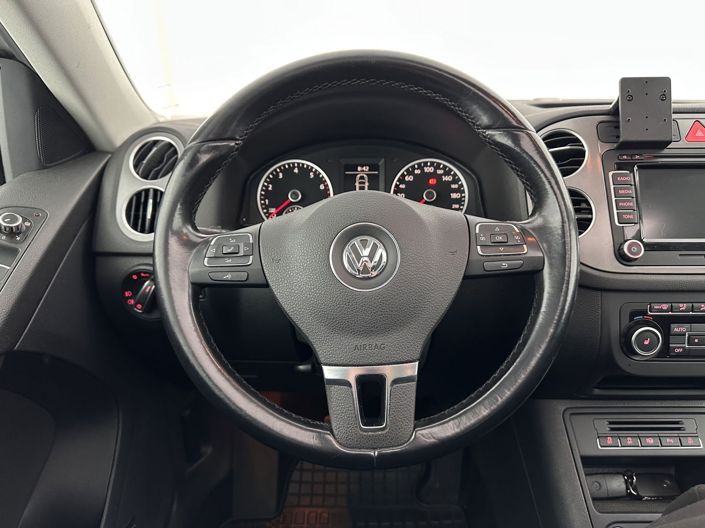 Volkswagen Tiguan 1.4 TSI Sport&Style *PANO | NAVI-FULLMAP | CAMERA | KEYLESS | HEATED-COMFORTSEATS | ECC | PDC | CRUISE | PRIVACY-GLASS | 17''ALU*